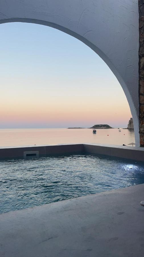 Delfini & Hotel Archangelos (Rhodes)