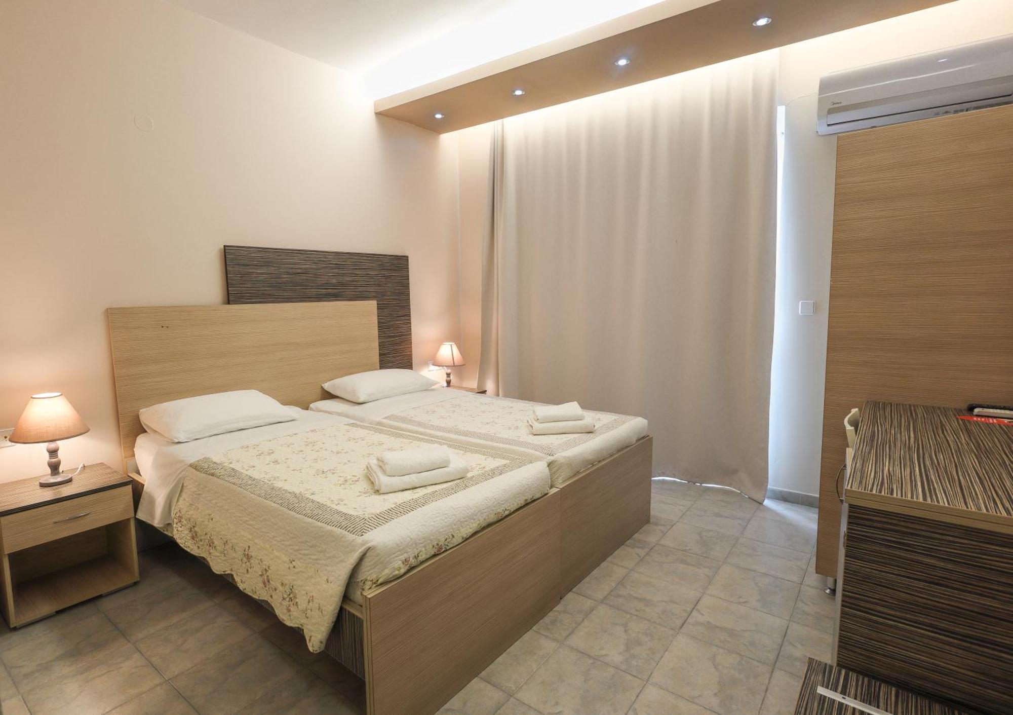 Delfini & Hotel 3*